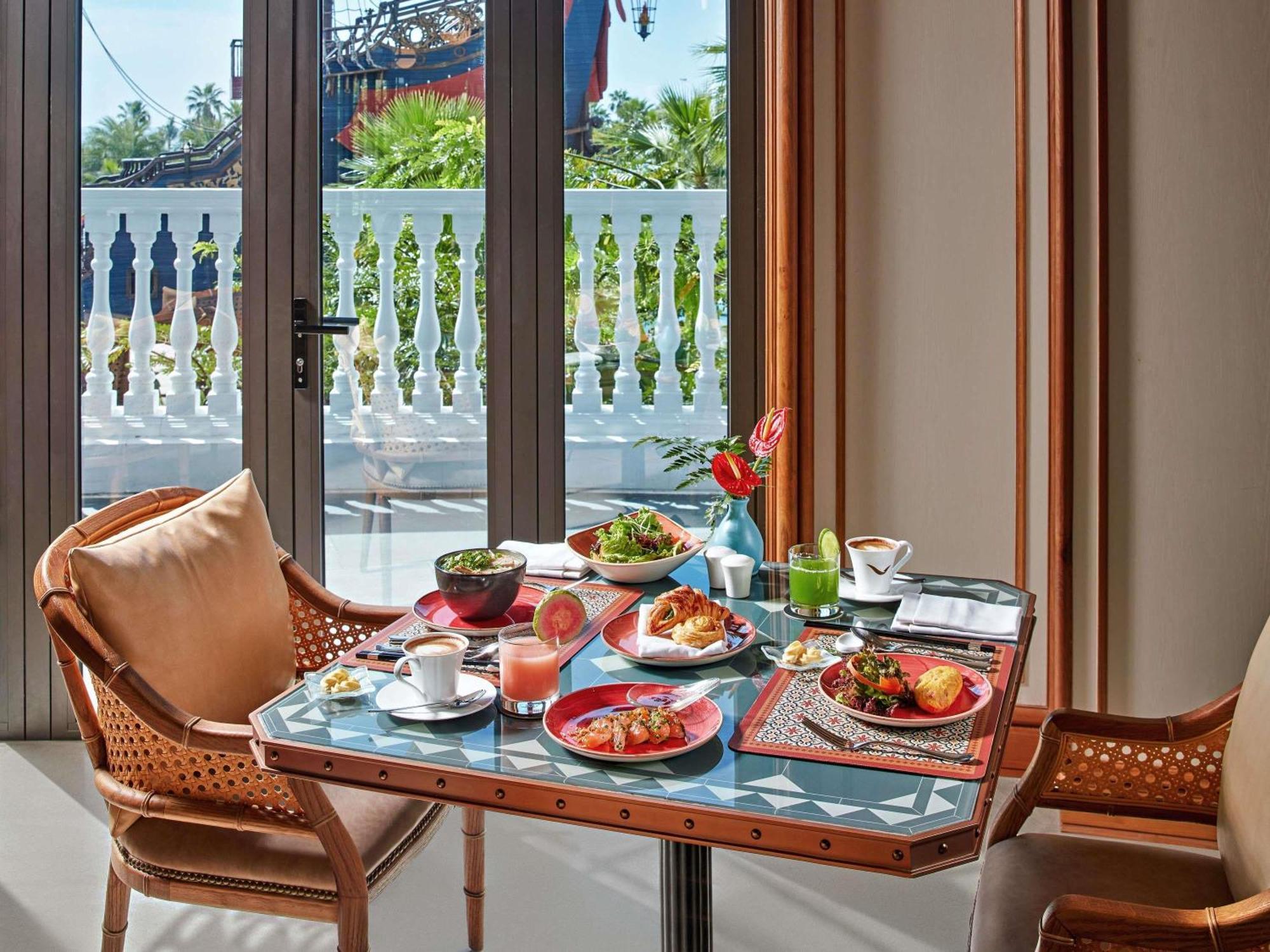 Moevenpick Resort 潘切 外观 照片