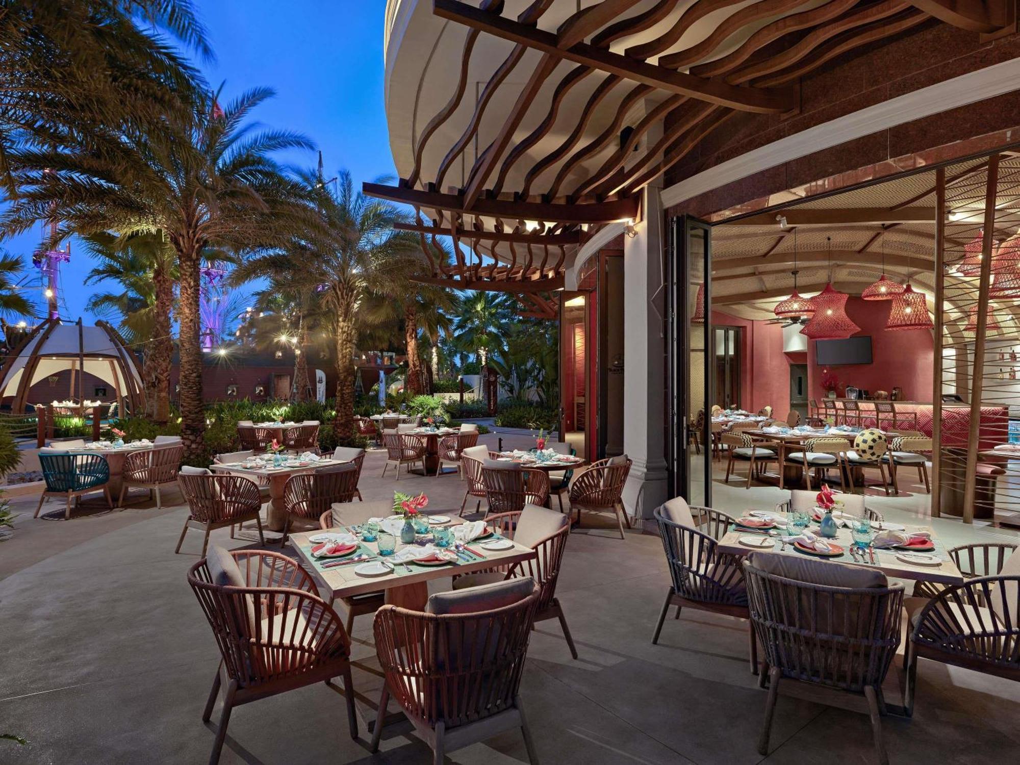 Moevenpick Resort 潘切 外观 照片