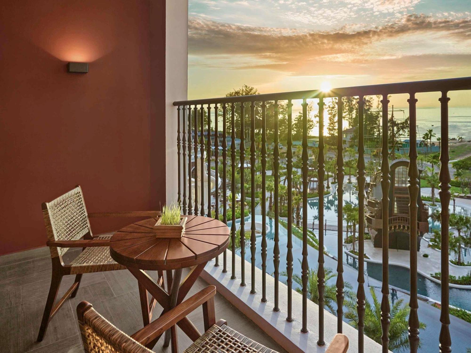Moevenpick Resort 潘切 外观 照片